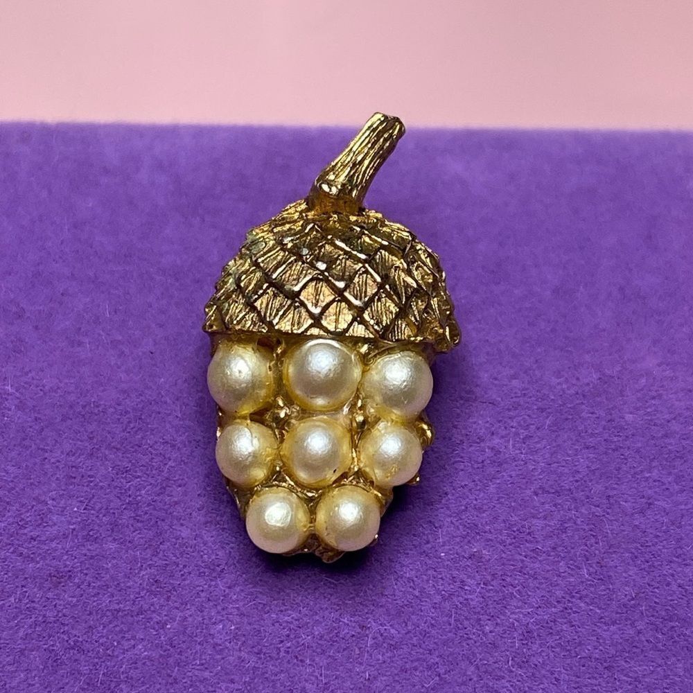 💛 Rare Antique Gold Plated Pearl Acorn Pin Brooch